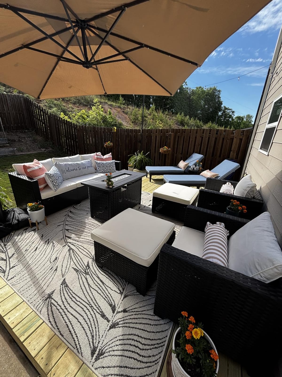 Tangkula 8x8 FT Solar Patio Umbrella with Base Included, Square Offset Cantilever Outdoor Umbrella with 360 Degree Rotation, 32 LED Lights, Crank Handle, 2 Sandbags, 8 Ribs, Air Vent for Pool Deck Garden Backyard customer photo 1