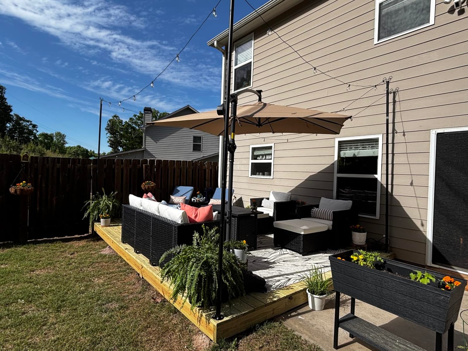 Tangkula 8x8 FT Solar Patio Umbrella with Base Included, Square Offset Cantilever Outdoor Umbrella with 360 Degree Rotation, 32 LED Lights, Crank Handle, 2 Sandbags, 8 Ribs, Air Vent for Pool Deck Garden Backyard customer photo 2