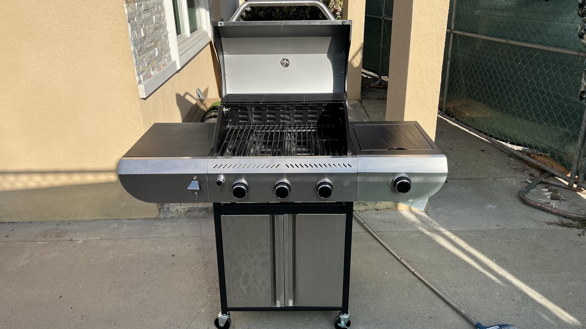 3-Burner Propane Gas Grill with Side Burner, 34,000 BTU Stainless Steel BBQ Grill – Heavy-Duty Porcelain-Enameled Grates for Patio and Outdoor Cooking customer photo 1