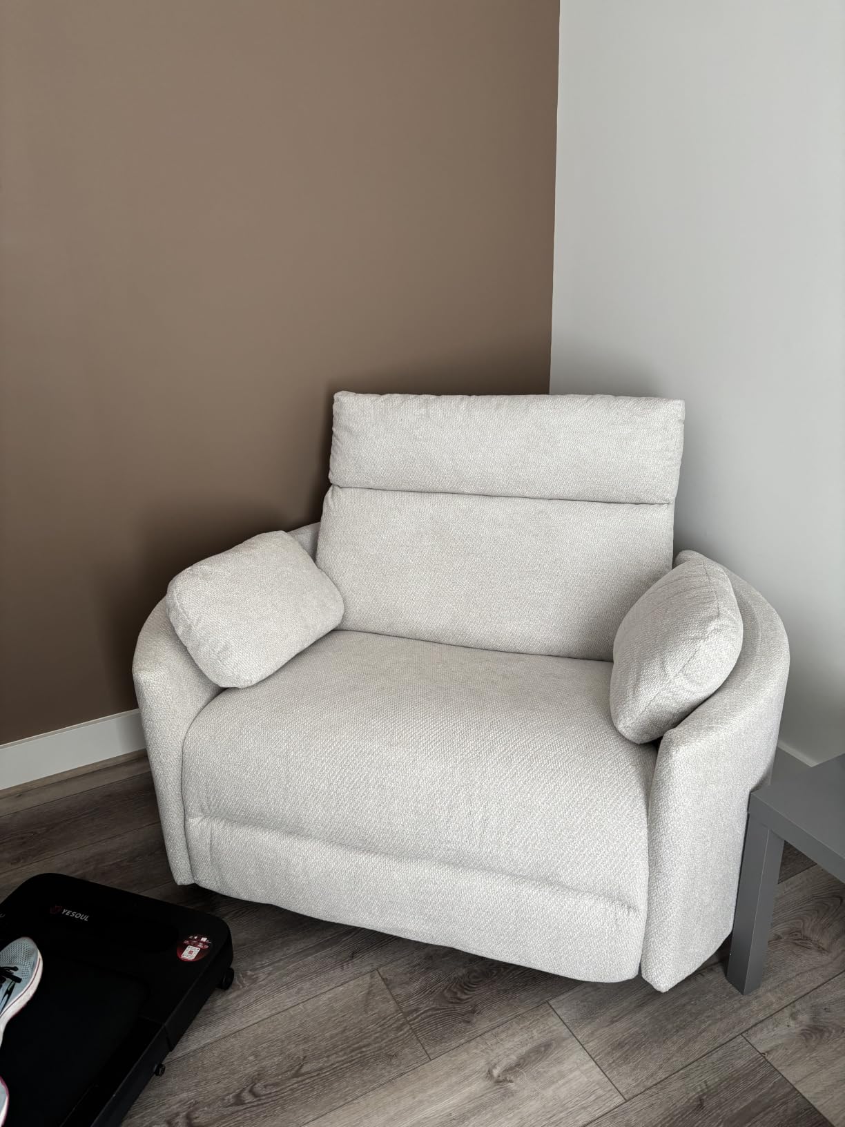 FLEXISPOT Mochi-Pro Zero Wall Oversized Power Recliner, 450 lbs, Beige customer photo 1