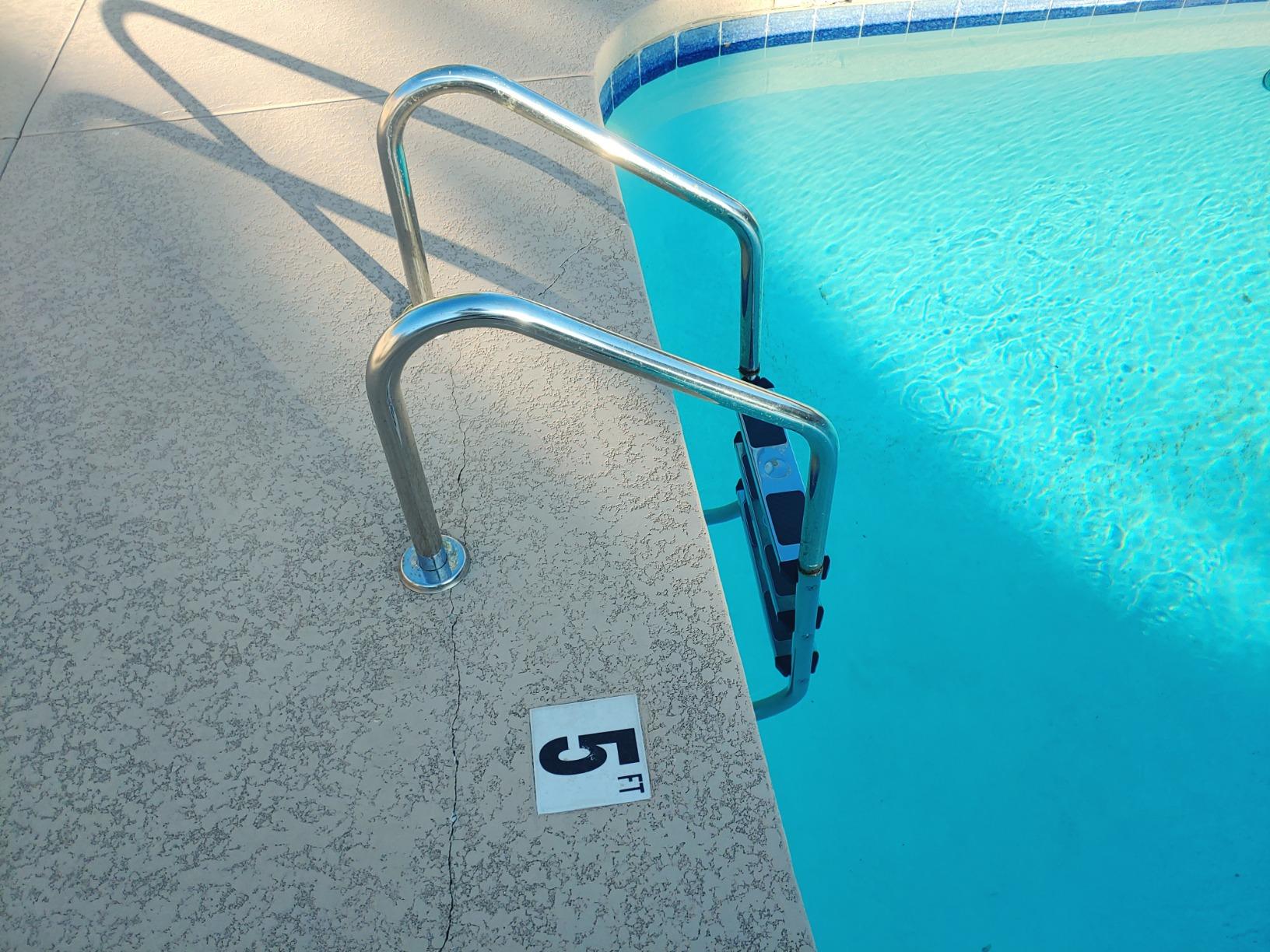 Goplus Swimming Pool Ladder, 3-Step/4-Step In-Ground Stainless Steel Step for Indoor/Outdoor Pool, Heavy Duty Non-Slip Ladder, Easy Assembly customer photo 1