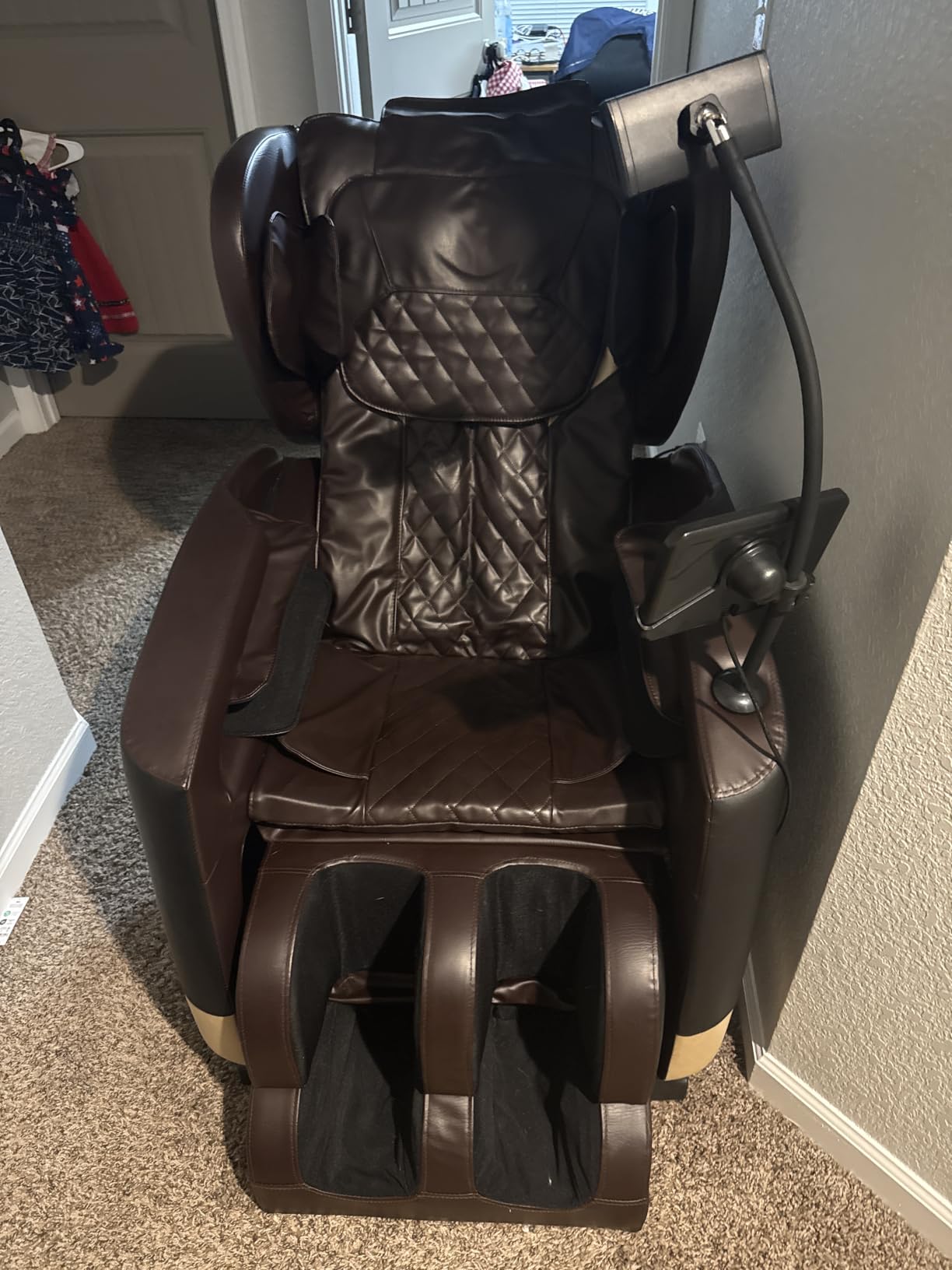 FURNIMAT Massage Chair Full Body Zero Gravity Recliner, 2026 Black Leather customer photo 2