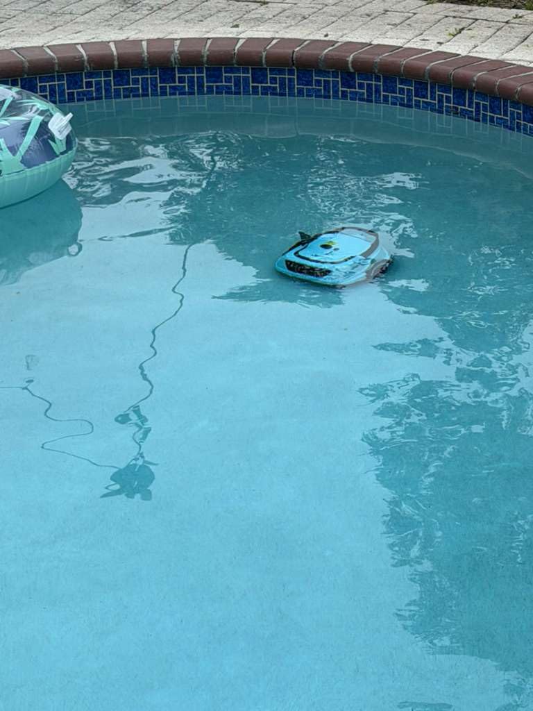 WINNY POOL CLEANER-A1 Cordless Robotic Above Ground Pool Vacuum(Black) customer photo 1