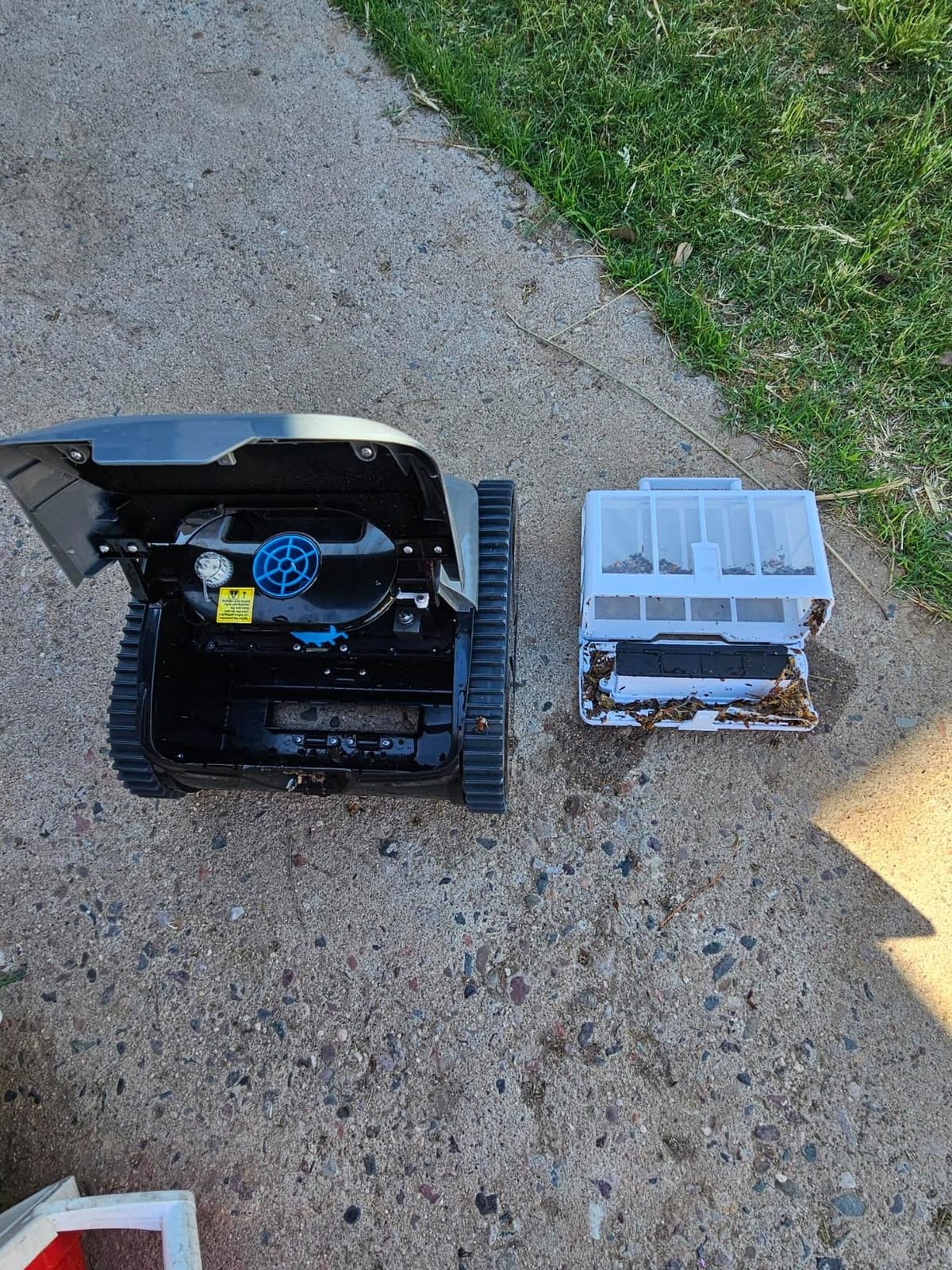 WYBOT C1 Cordless Robotic Pool Vacuum for Inground Pools, Green customer photo 2